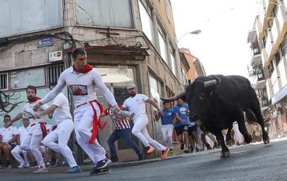 Los toros de Zalduendo regalan un sexto encierro rápido y con carreras espectaculares
