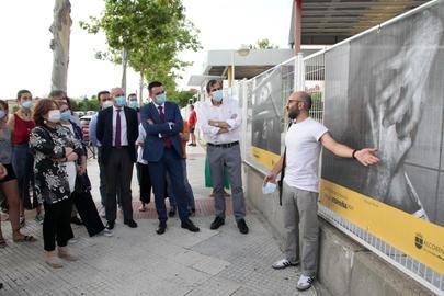 Expuestas al aire libre las 50 fotografías de ciudadanos de Alcobendas realizadas durante el confinamiento