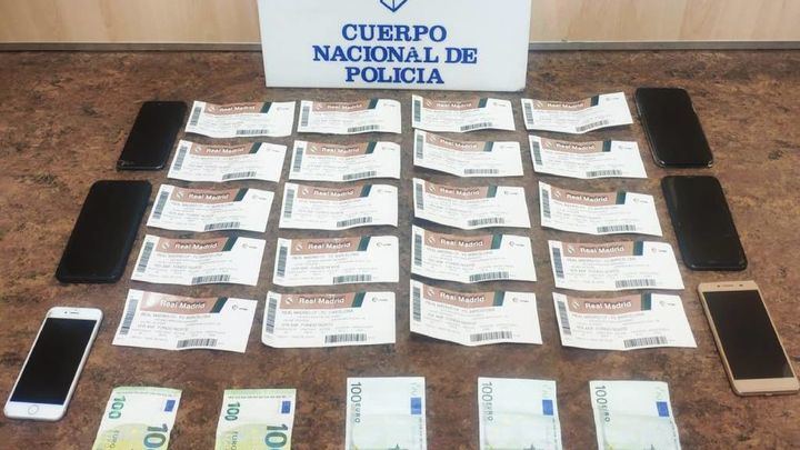 Cinco detenidos por vender entradas falsas para el clásico entre Madrid y Barça por hasta 800 euros