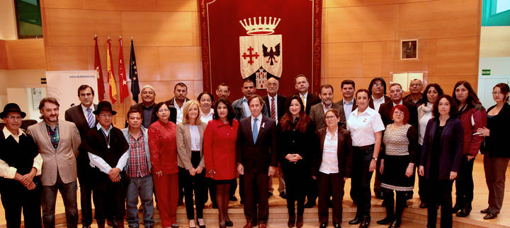Imagen de los representantes de LATAM junto al Alcalde de Alcobendas y los concejales de las áreas responsables