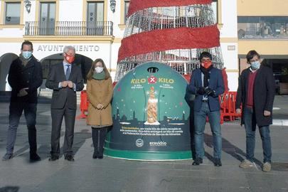 Los Ayuntamientos de Sanse, Alcobendas y Ecovidrio intercambiar vidrio por alimentos