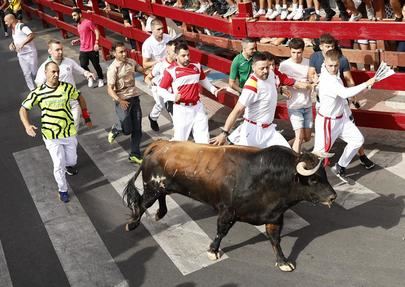 Emocionante, con momentos de peligro y rápido, así fue el primero encierro de Sanse