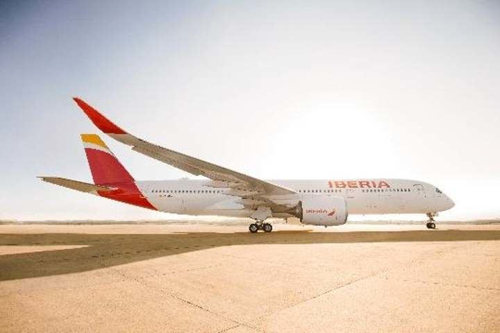 Iberia anuncia un Erte para tres meses y reducirá sus vuelos al mínimo