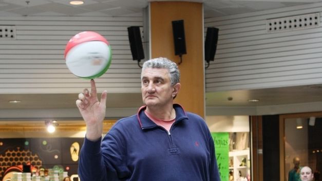 Los veteranos del Real Madrid de baloncesto se miden al Valcude Alcobendas