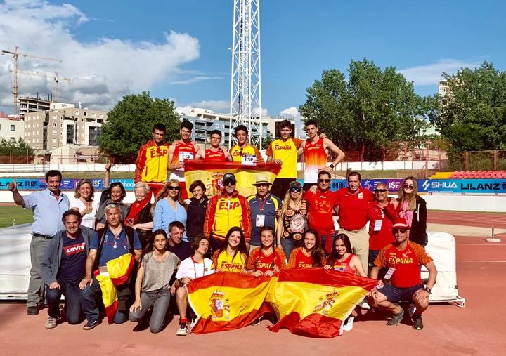 Imagen de los atletas del colegio Base que representaron a España en el Mundial celebrado en Split
