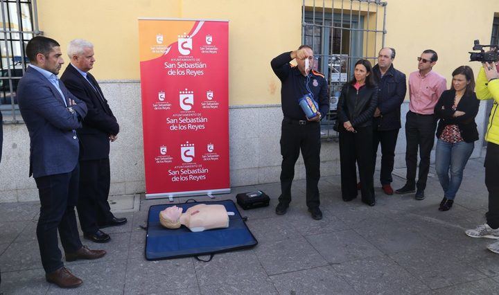 El Ayuntamiento instala 49 desfibriladores en la ciudad