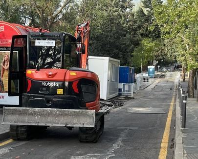 Siguen las obras del Canal de Isabel II en las calles Quejigo y Dalia