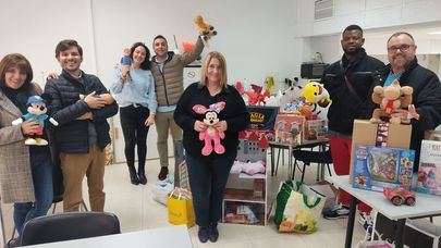 El PP dona cientos de juguetes a los niños de Sanse