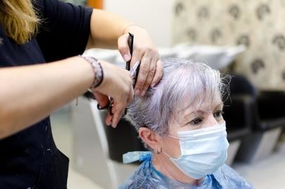 Se reanuda el servicio de peluquería para los mayores