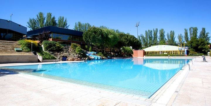Las piscinas de verano del Polideportivo Municipal de Alcobendas se abren con dos turnos de uso