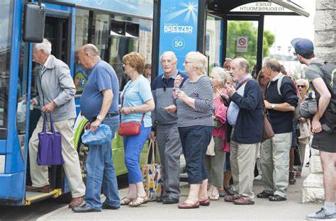 Alcobendas subvenciona la tarjeta de transporte de las personas mayores