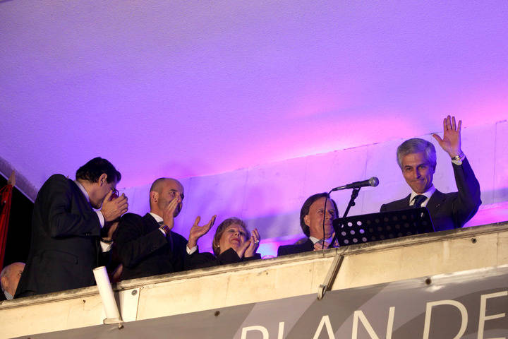 Lleno en la Plaza para escuchar el pregón de Adolfo Suárez