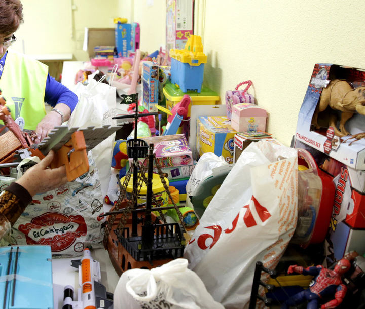 Campaña de Recogida solidaria de Juguetes y Alimentos en Alcobendas