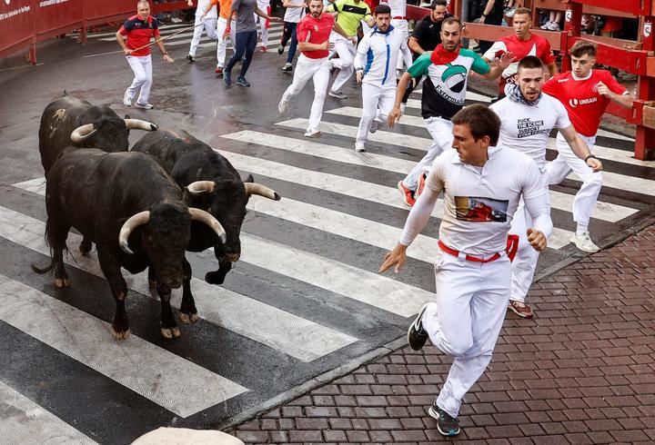 El séptimo y penúltimo encierro con toros de Zalduendo deja una alta participación