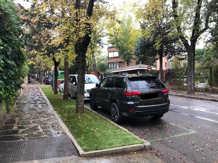 Adecuación de la acera de la calle Azalea en octubre