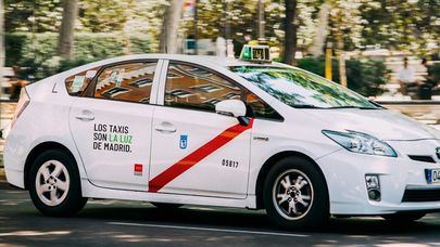 El Ayuntamiento de Madrid cede una nave industrial para la desinfección de más de 300 taxis diarios