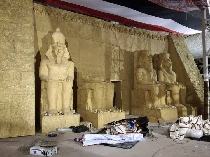 Réplica del 'Templo de Abu Simbel: Ramsés, rey de reyes'