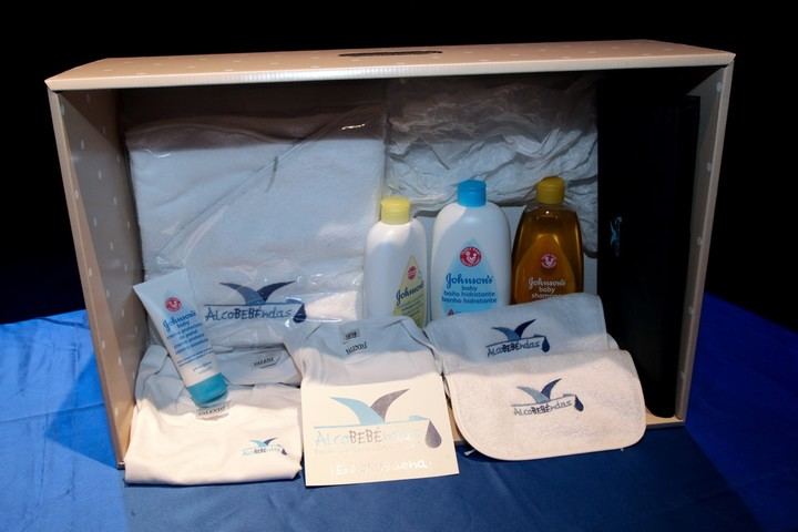 Imagen de la cesta de productos con la que el Ayuntamiento da la bienvenida a sus nuevos vecinos