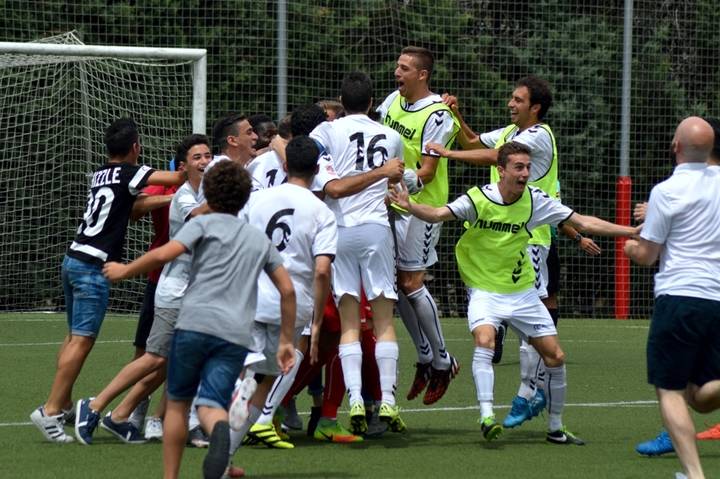 Imagen de la celebración de los jugadores del Sport después de la tanda de penaltis
