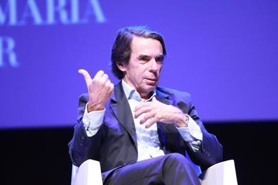 Aznar reflexiona en Alcobendas sobre democracia, tecnología y futuro en su nueva obra