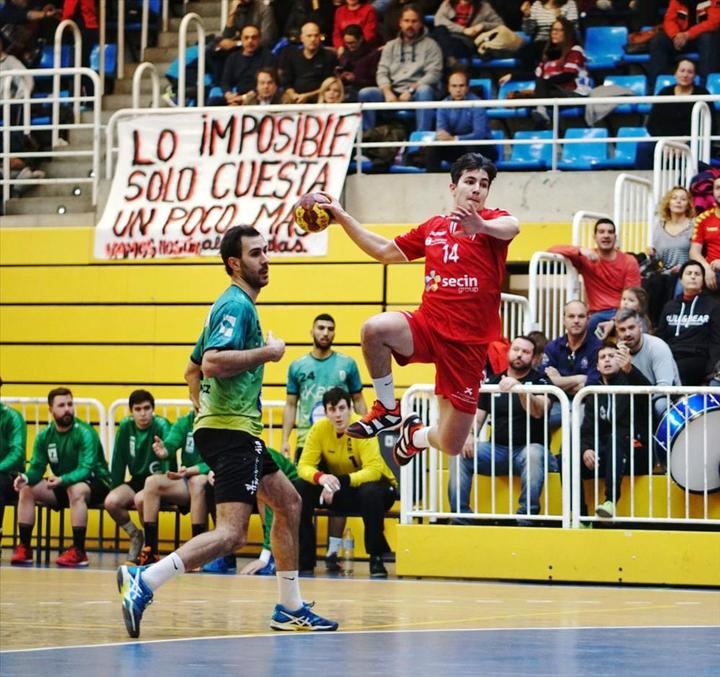 Foto del partido entre el Secin Group y el Ikasa BM Madrid disputado en el Pabellón de Sueños de Alcobendas. Foto cedida por el Club Balonmano Alcobendas realizada por José Cañete