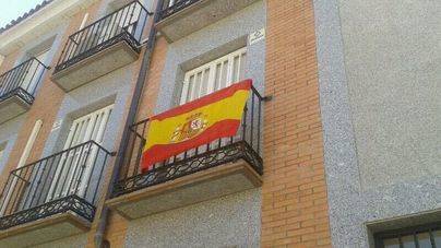 El PP de Sanse invita a los vecinos a colgar banderas de España en sus balcones y ventanas