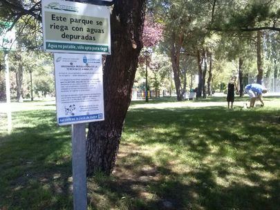 La Entidad de Conservación de El Soto de La Moraleja distribuye bolsas gratuitas para excrementos caninos