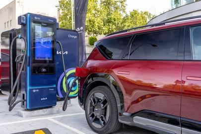 Se inaugura en Sanse el primer cargador utrarrápido de 350 kW