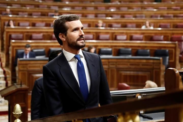 Casado acusa a Sánchez de 'abandonar a su suerte' a los sanitarios y Abascal, de hacer 'todo tarde y mal'