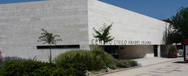 Imagen del centro cívico Ánabel Segura donde se celebrará la Junta Municipal del distrito Urbanizaciones