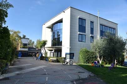 El Colegio Suizo de Alcobendas de nuevo en el centro de la diana por un caso de acoso escolar