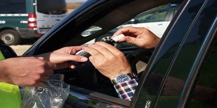 Tarjeta con 20 euros en carburante para los jóvenes que no den positivo en los controles de alcoholemia