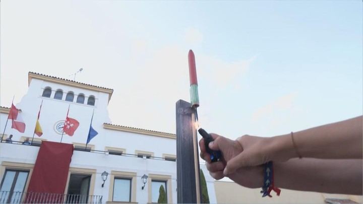 Inicio de las Fiestas con cohetada y presentación del Cristo de los Remedios