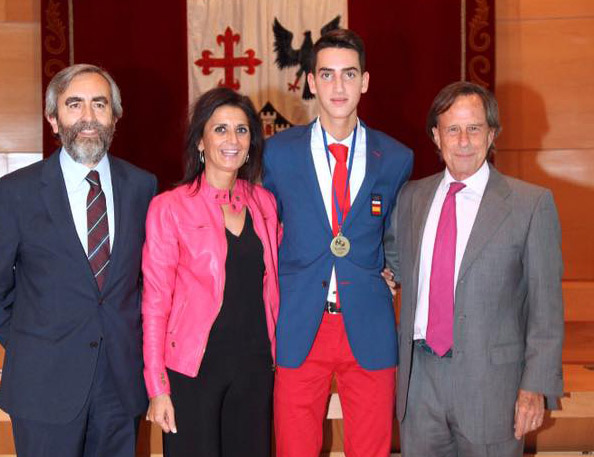 De izqda a dcha, Pablo Salazar, Director General de Deportes y Juventud, Mar Rodríguez, concejal de Deportes, Jesús Tortosa y el Alcalde de Alcobendas