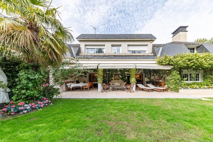 Venta de casa independiente en la Moraleja.