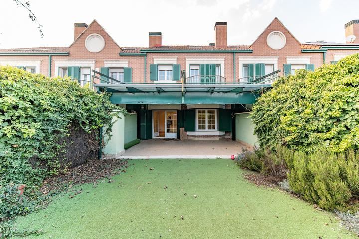 Compra chalet adosado en El Encinar de los Reyes