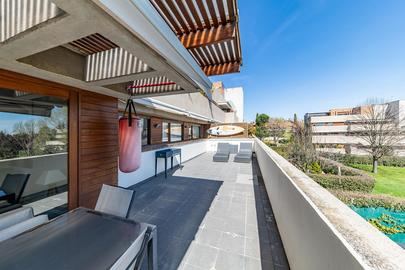 Piso en urbanización ajardinada con seguridad 24h