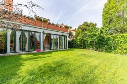 Venta Chalet pareado en el Encinar de los reyes.