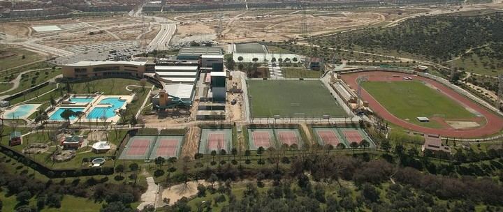 Sanse inicia la cubrición de la pista de hockey en Dehesa Boyal
