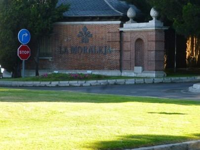 Mejora de cerramientos en La Moraleja por parte del Ayuntamiento tras petición vecinal