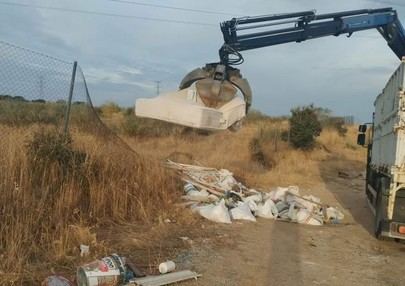 Sanse intensifica la limpieza de vertidos ilegales en caminos rurales