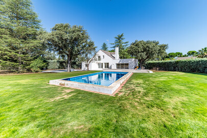 Se vende chalet independiente con piscina en Ciudalcampo
