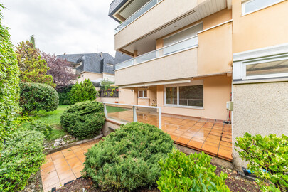 Venta Bajo dúplex con jardín en el Encinar de los reyes.