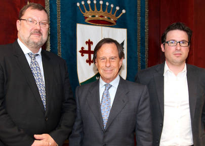 De izda a drcha, Gijs Jochems, director general de Promega Biotech, el Alcalde de Alcobendas y Agustín Martín, responsable del Área de Gobierno de Economía y Nuevas Oportunidades