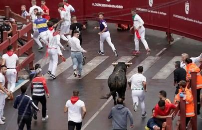 La lluvia no detiene el séptimo encierro de las Fiestas de Sanse