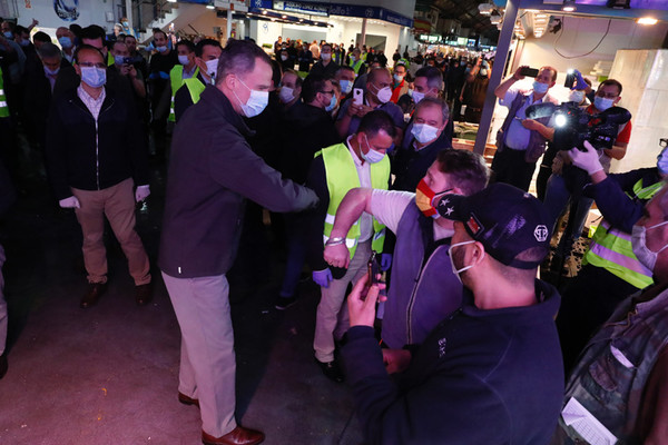 El Rey, a los trabajadores de Mercamadrid: «El aplauso lo merecéis todos vosotros»