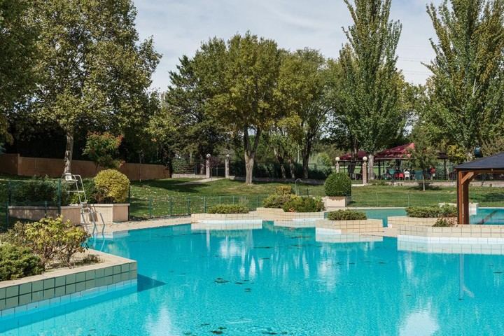 Las piscinas de verano abren este sábado con tarifas inalteradas en Sanse