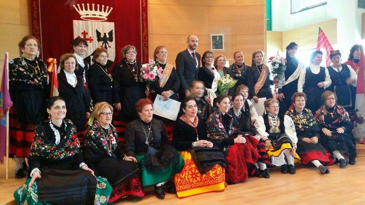 Imagen de la comitiva recibida en el Ayuntamiento de Alcobendas 