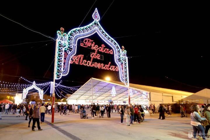 Encendido de luces en el recinto ferial del Parque de Andalucía