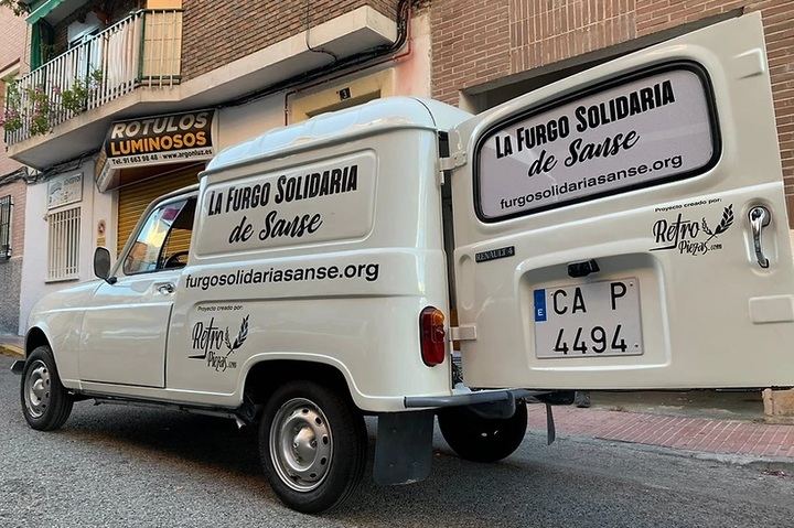 Los vecinos de Sanse organizan una ‘furgoneta solidaria’